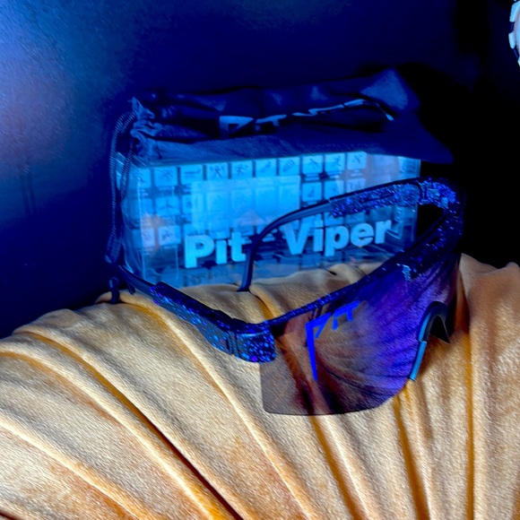 Pit Vipers - Picture 4 of 4